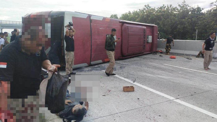 kecelakaan-bus-rombongan-partai-hanura-di-tol-ngawi-sebabkan-3-orang-luka